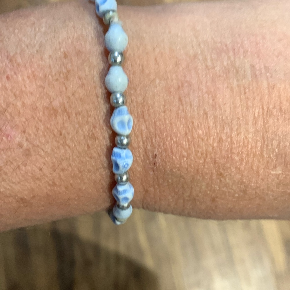 Very pretty stretch bracelet*